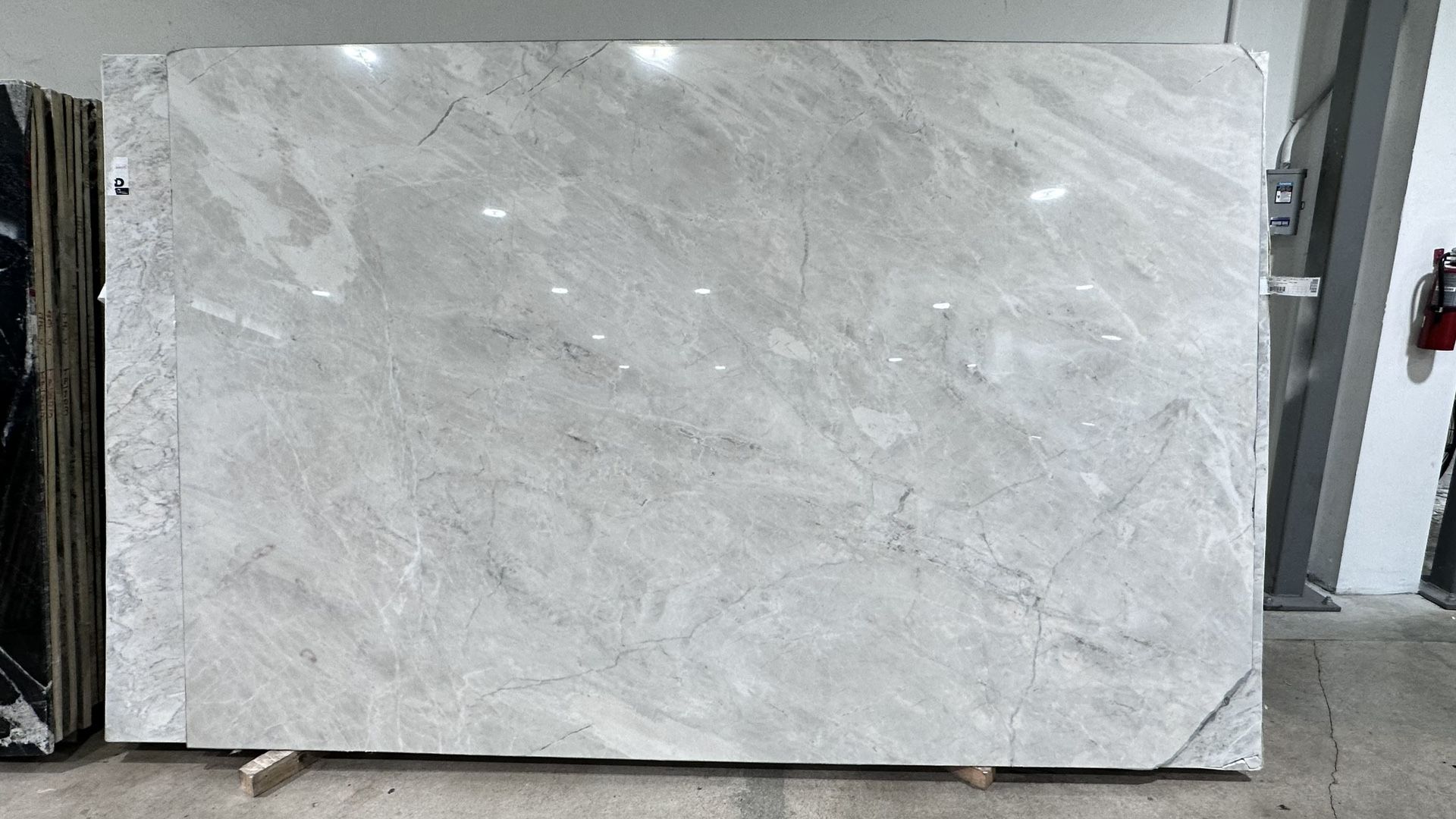 DOLOMITE SLABS MONTE CRISTO 2 CM FOR KITCHEN COUNTERTOPS