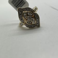 LADIES RING 10KT, SIZE 7,  .56ctw NATURAL DIAMOND, 4.7 GRAMS 