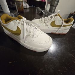 Women's Nike Shoes 