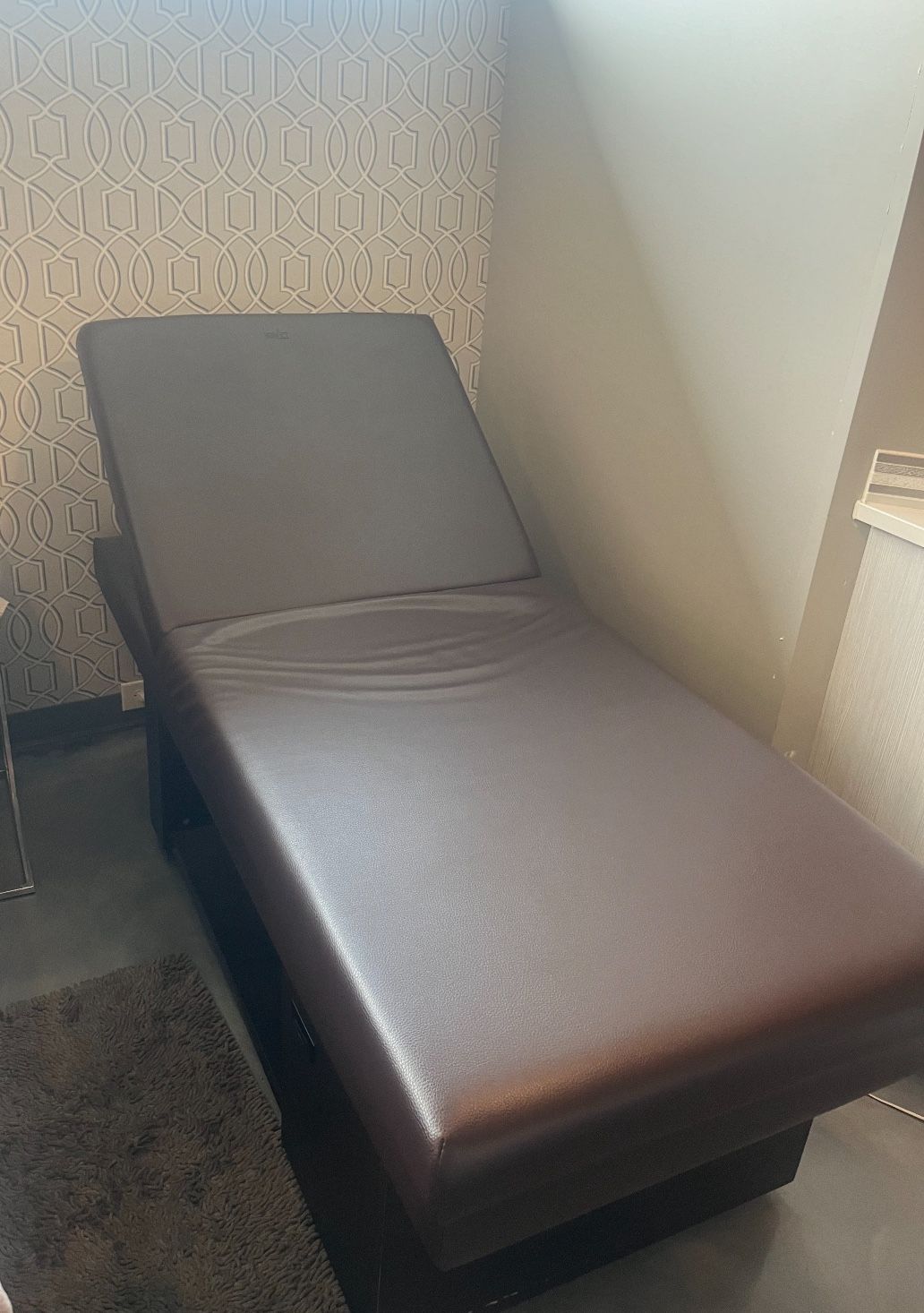 Massage/Treatment Bed, Excellent Condition