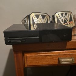 Xbox One With Controller and Kinect 