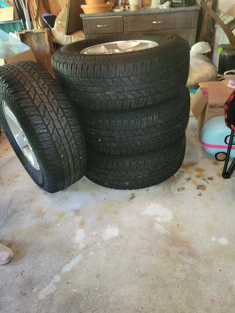 Set Of 4 Brand New Yokohama GeoLandar Tires & Jeep Rims