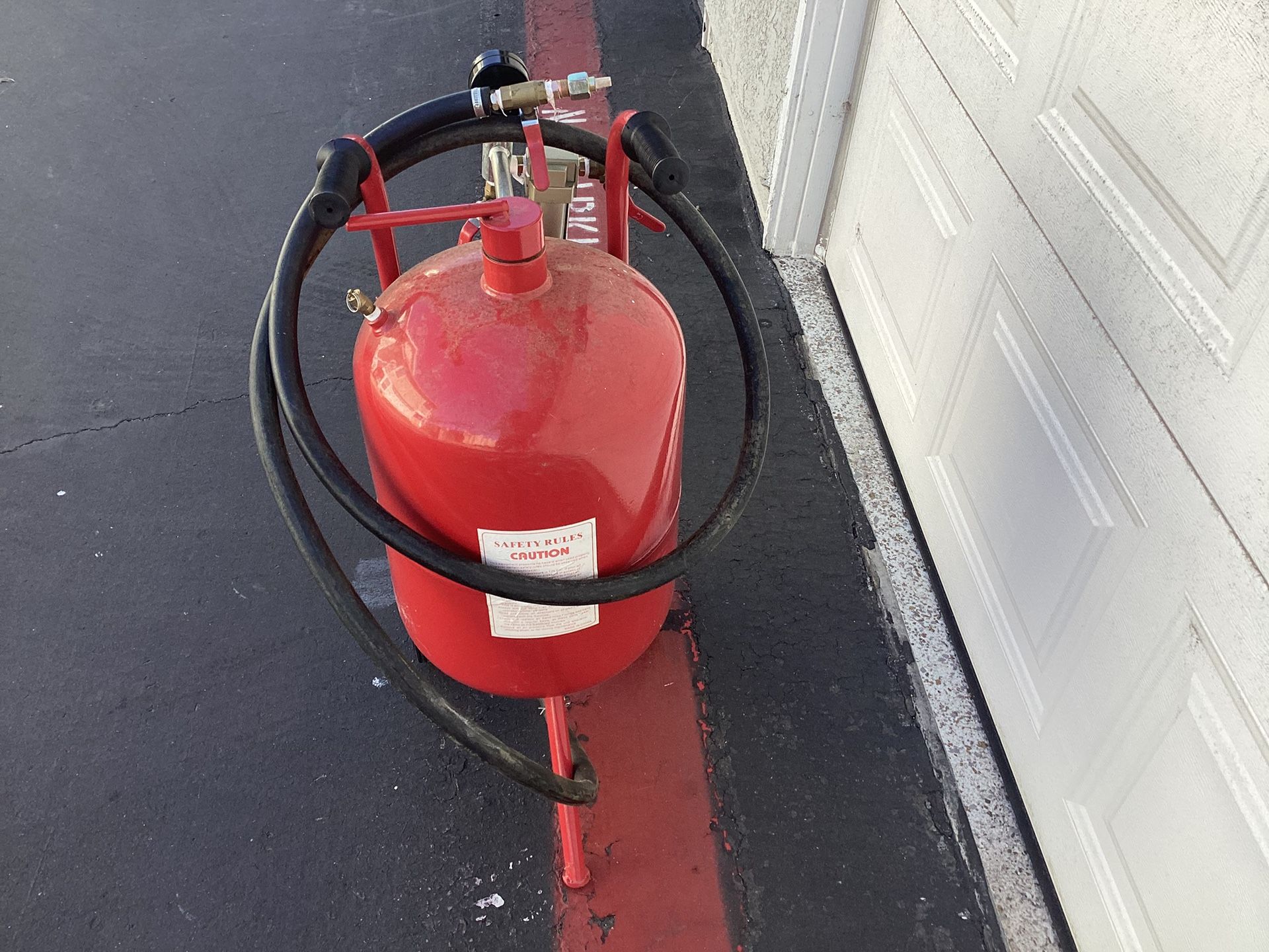 Sand Blaster Like New With Gauges And Hoses
