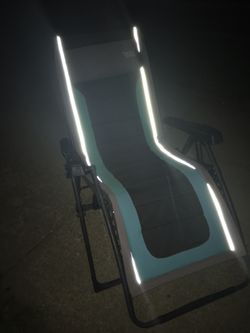 Like new gravity chair only 40$ FIRM