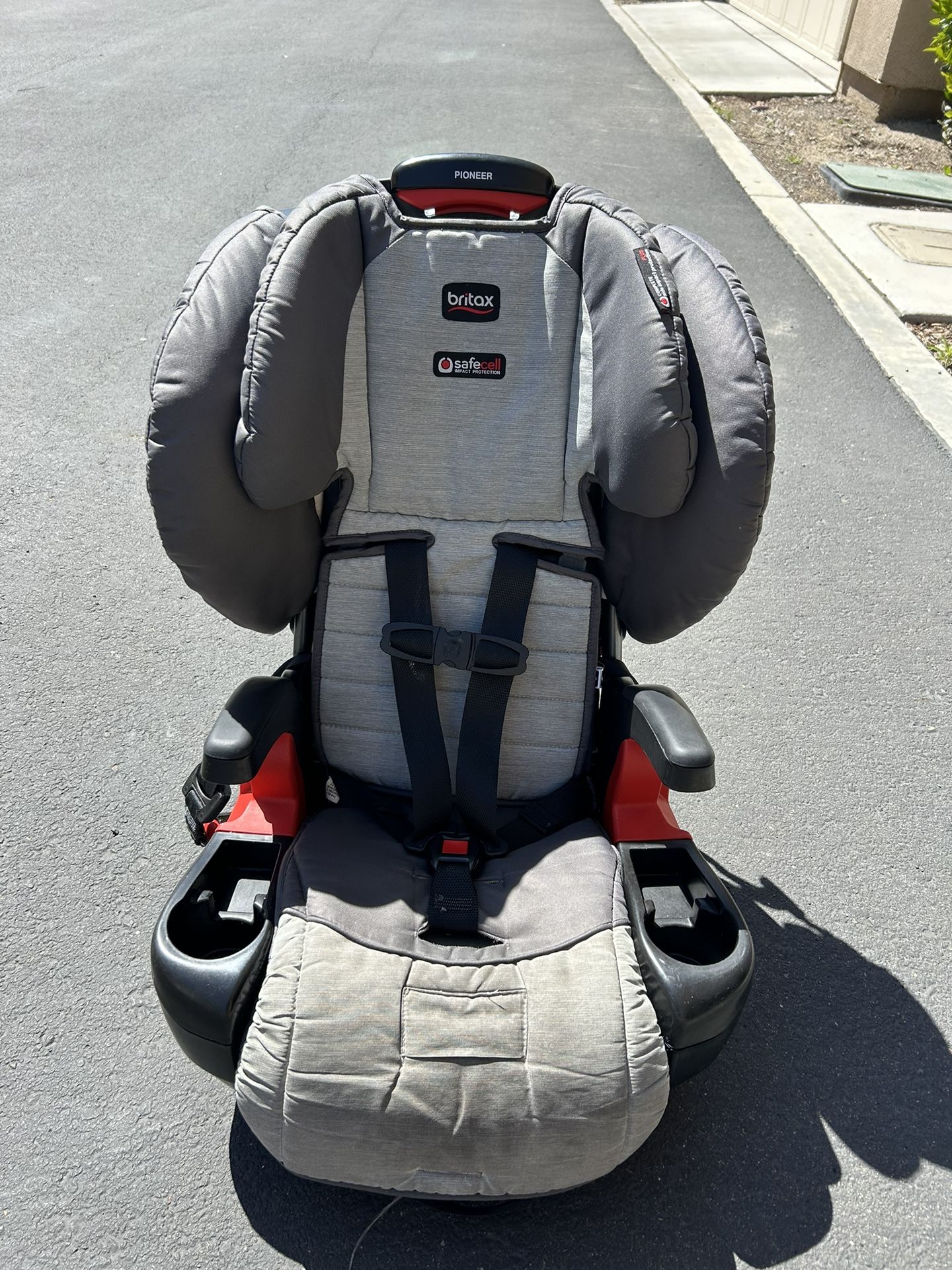 Great Condition Forward-Facing Harness-2-Boosters & Height Adjustable Booster Car Seats