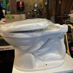 American Standard Toilet With Seat Cover 