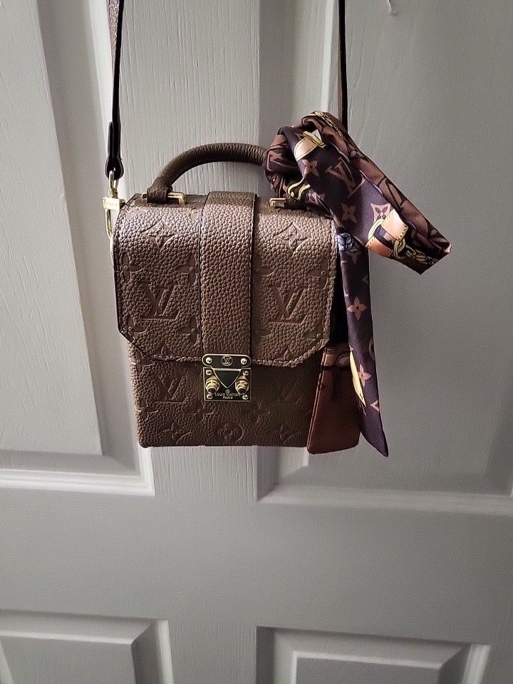 Small Louis Vuitton Leather Tan Handbag