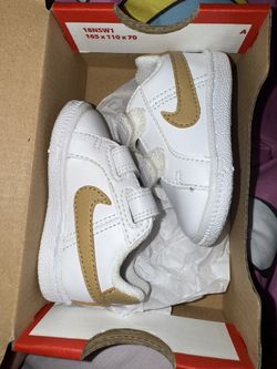 Nike Court Royale