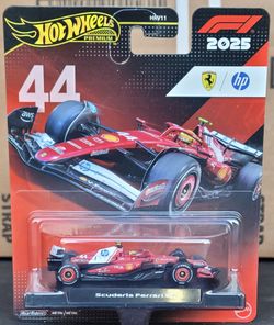 Hot Wheels Premium F1 2025 Scuderia Ferrari HP #44 Lewis Hamilton