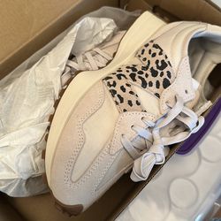 Tennis  New Balance women