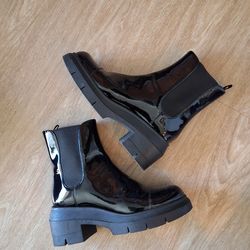 STUART WEITZMAN Black Patent Leather Ankle Chelsea Boots Size 9