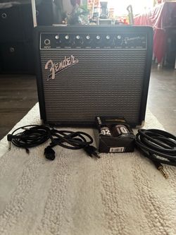 Fender Champion 20 - 20W Combo + Cables & Fingerboard Care Kit