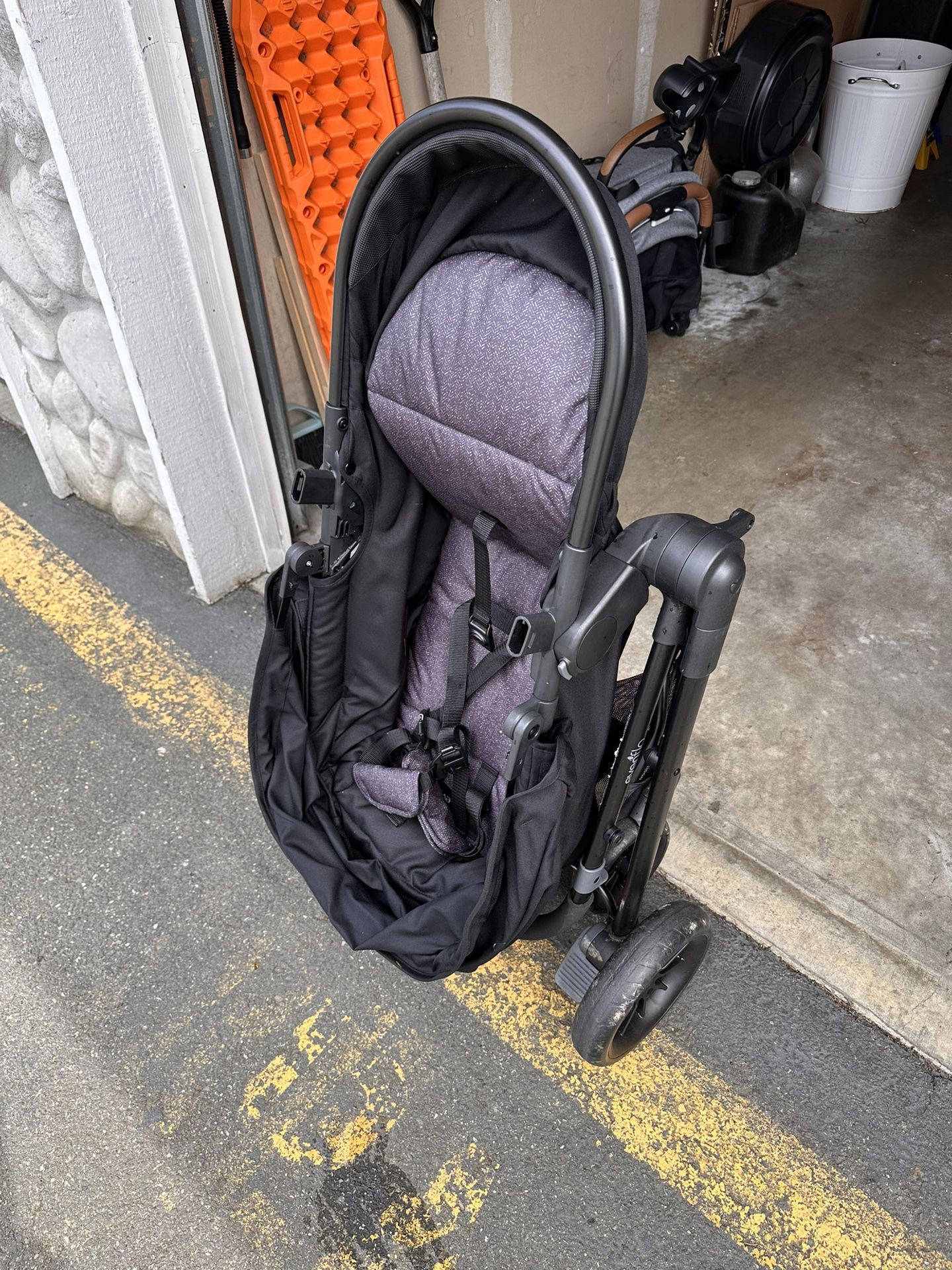 Evenflo Pivot Modular Travel System with LiteMax Infant Car Seat