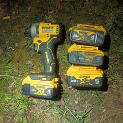 DeWalt  Atomic Impact W 4 Batteries