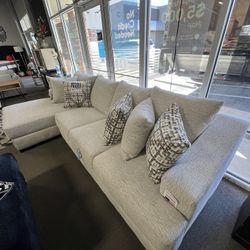 $2399 Beige Sofa Chaise 💛✨ 