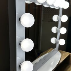 Hollywood vanity mirror