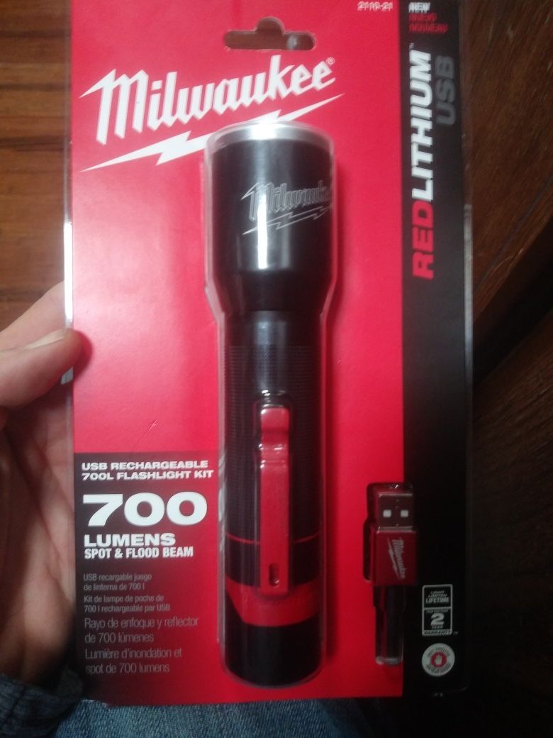 BRAND NEW Milwaukee 700-Lumen LED Rechargeable Aluminum Flashlight
