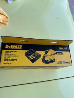 DEWALT® 4AH AND 5 amp  BATTERY STARTER KIT