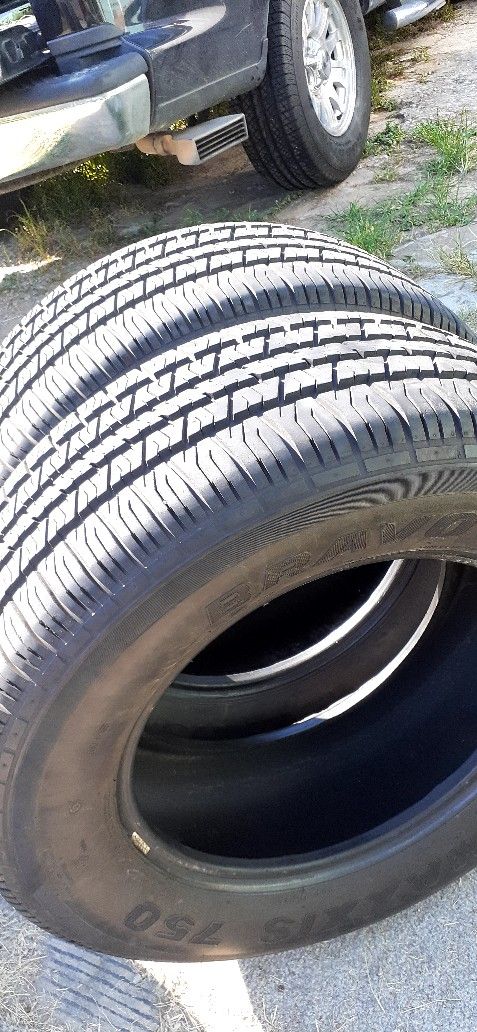 Tires 275/60/R17 2 Maxis Bravo 95% 2goodyear 75%