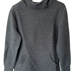 Avalanche Women's Lightweight Fleece Quilted Hoodie Pullover Pocket Gray Sz M  Missing the chips for the hoodie.Comes from a pet and smoke free home. 