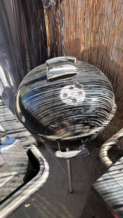Weber Original Kettle Premium charcoal grill