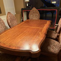 Dining room Table And 6 Chairs