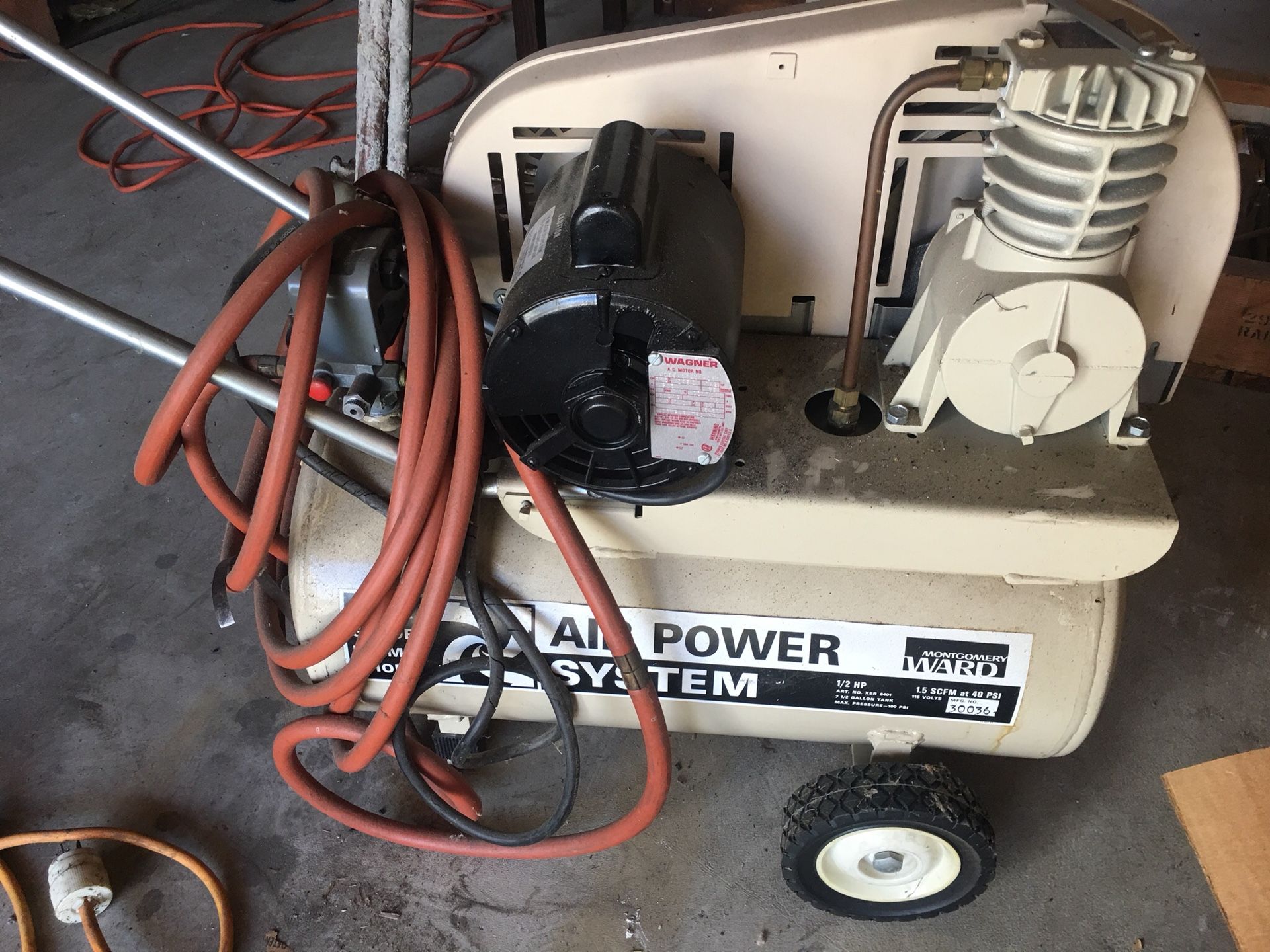 Like NEW heavy duty Air Compressor w/New hoses