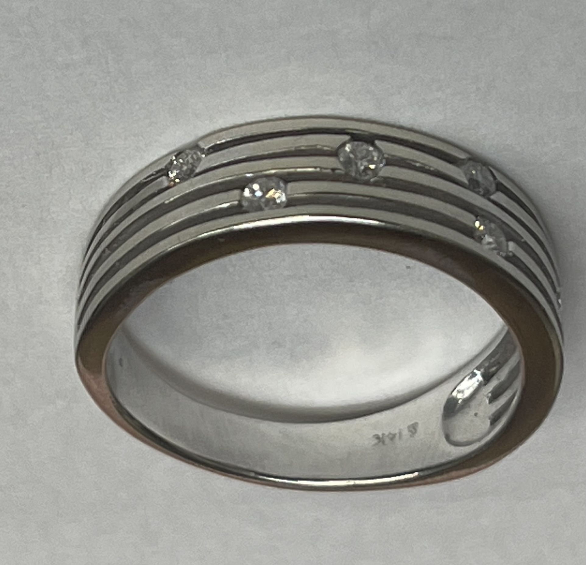 14k White Gold & Diamonds Bar Ring Band