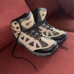 Boots US 9