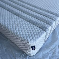 Leesa Sapira Hybrid, Queen Mattress, Like New, Perfect Condition