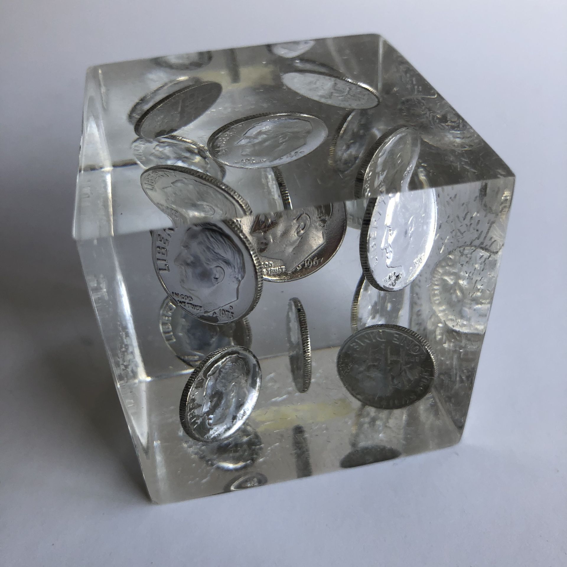 DIMES IN ACRYLIC. Paperweight