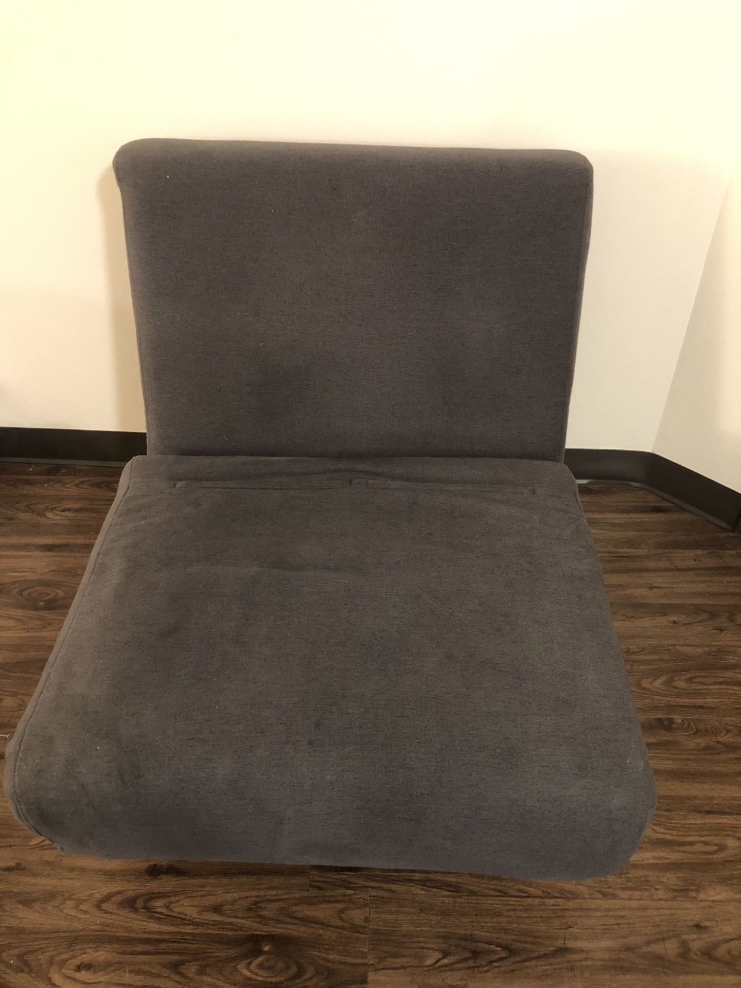 Chair / Foldout Bed