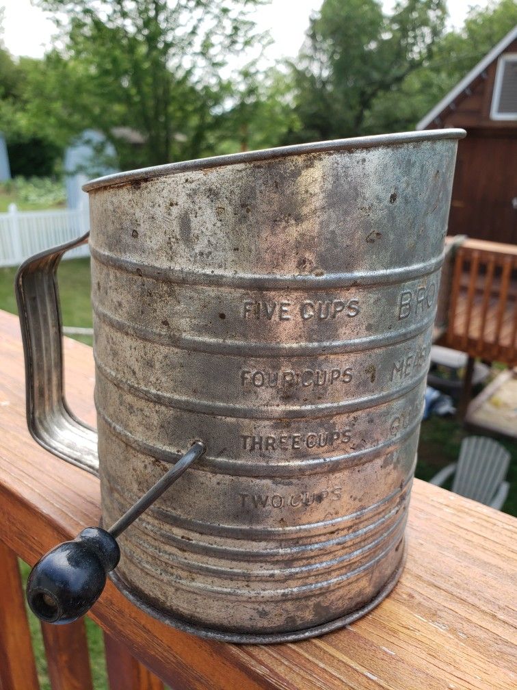 Vintage Bromwell’s 3 Cup Flour Measuring Sifter Metal with Wood Knob on Crank