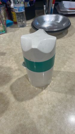 Hand held lemon squeezer