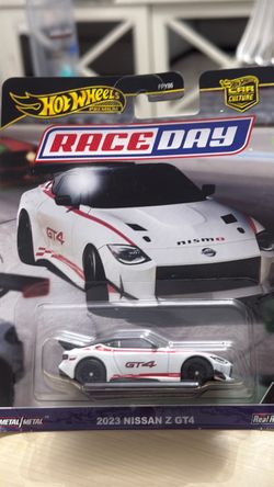 Hot Wheels Premium 2023 Nissan Z GT4 Race Day