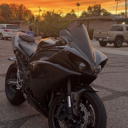 2011 Yamaha R1 Red Raven
