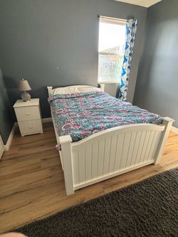 Bedroom set