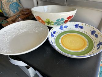 3 Large Pasta Or Salad Serving Bowls $15