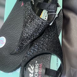 Black Skechers Size 8