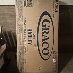 Graco Hadley 5 In 1 Convertible Crib With Drawer 