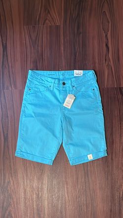 Women's St. John's Bay Aqua colored cargo Bermuda shorts size 8