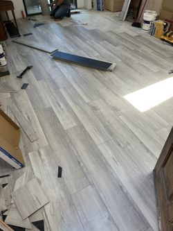 LUXURY VINYL FLOORING 