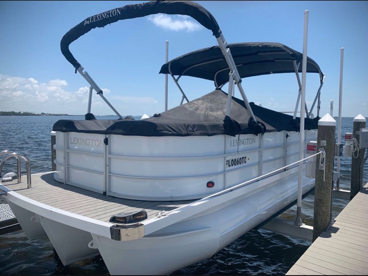 2022 Lexington 523 5 Series Xtreme Tritoon Boat 