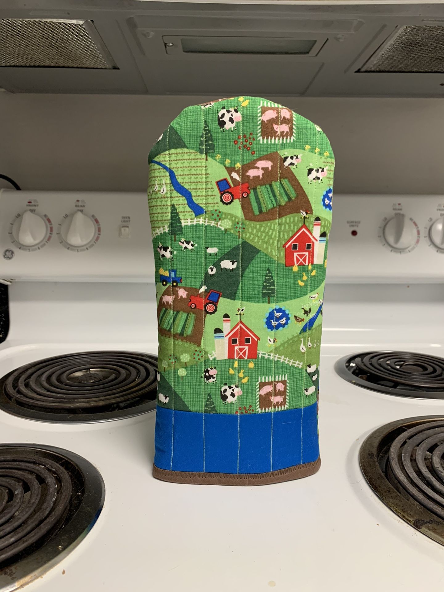 New Red Barn Farm w/ Farm Animals & Tractor Oven Mitt