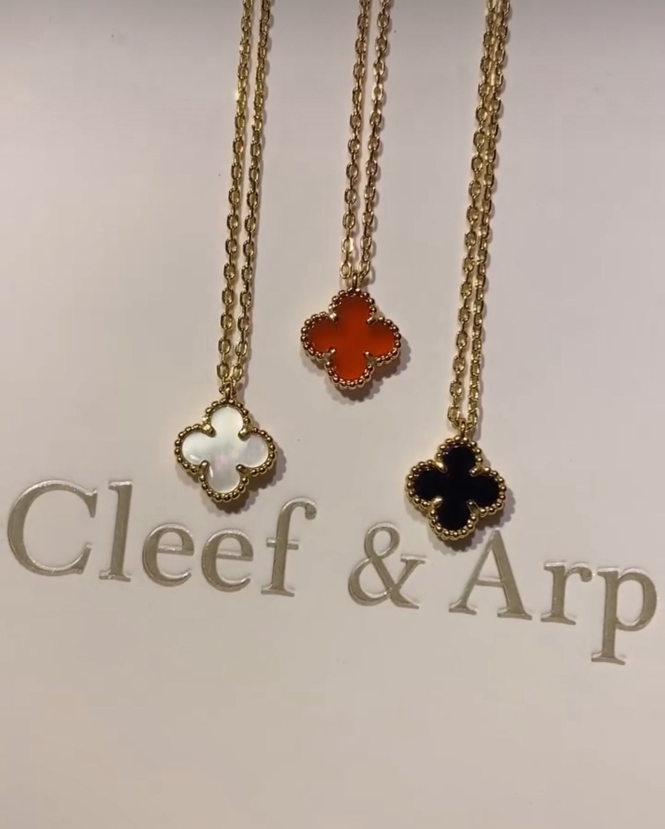 Gold Necklace Van Cleef & Arpels 💯