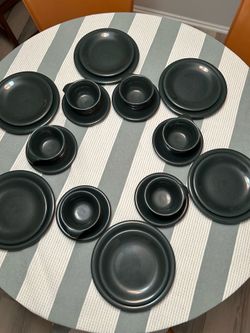 Russell Wright dinnerware set