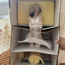 Marilyn Monroe Porcelain Doll