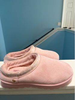 Pink Juicy couture slippers, Size 7 Women