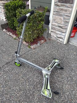 Razor Power Wing drifting scooter