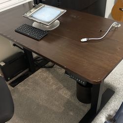 Autonomous standing desk. Smart desk